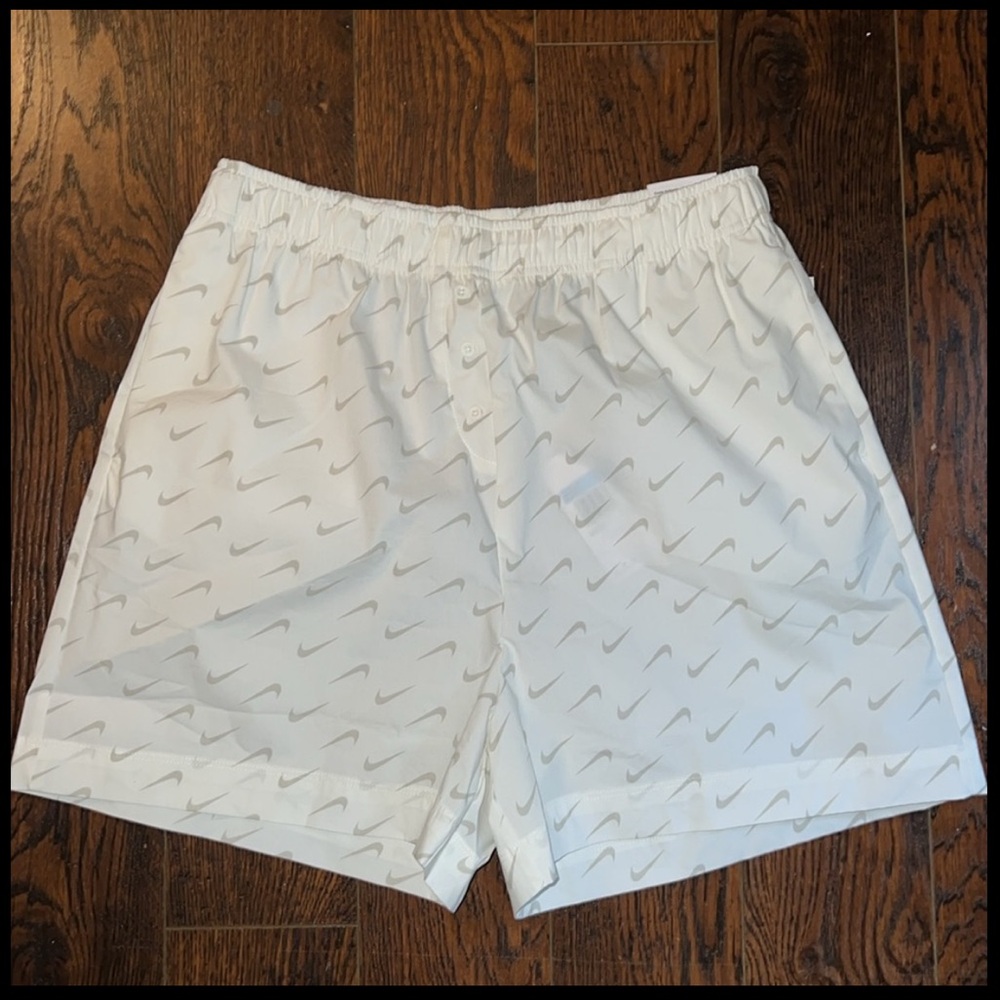 𝐍𝐈𝐊𝐄 Shorts Lightweight stretch cotton- and nylon-blend. Logo all overSize M